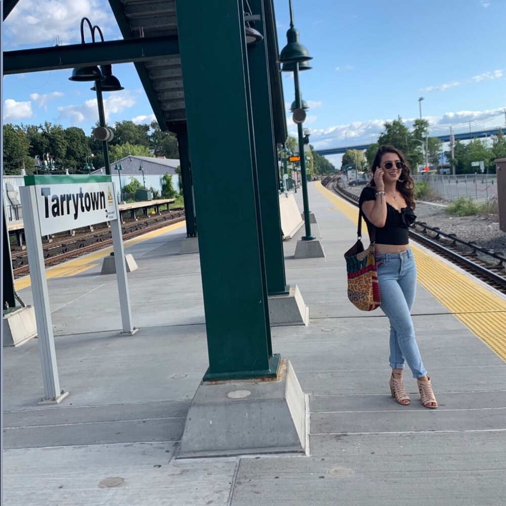 Meet your Posher, Hillary